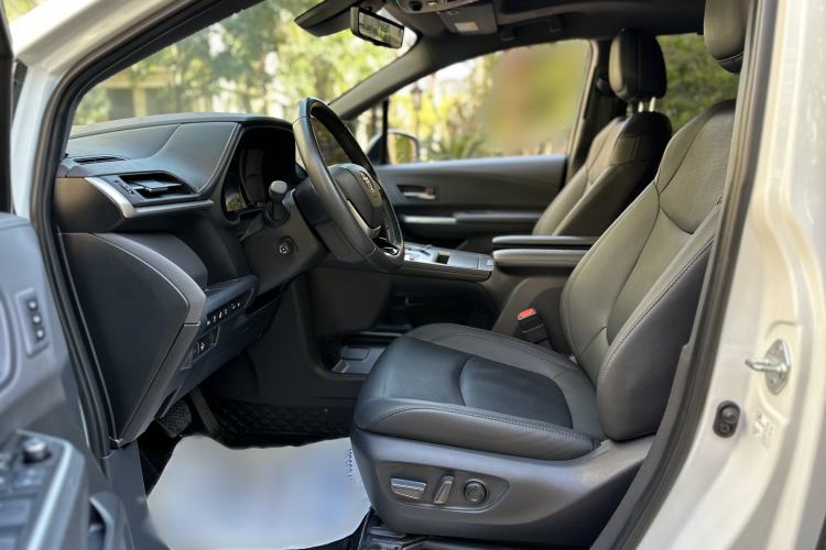 Used Toyota Sienna 2023 2.5L Hybrid Platinum Edition