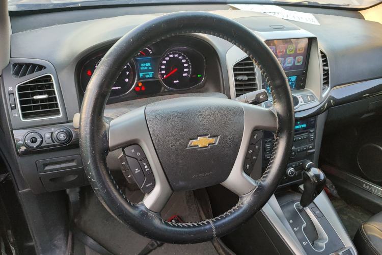 Used Chevrolet Captiva 2015 2.4L 4x4 Flagship Edition 7-Seater
