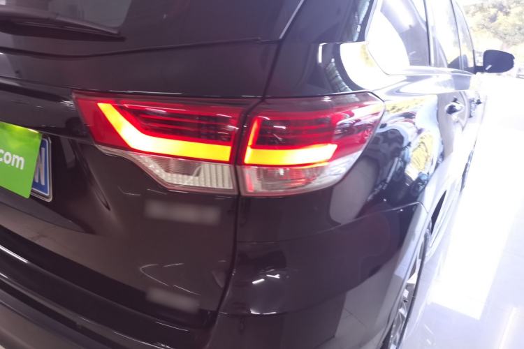 Used Toyota Highlander 2018 2.0T Two-Wheel Drive Luxury Edition 7 Seats China VI Standard
