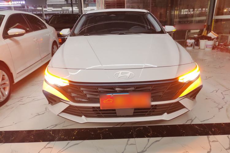 Used Hyundai Elantra 2023 1.5L CVT LUX Prestige Edition
