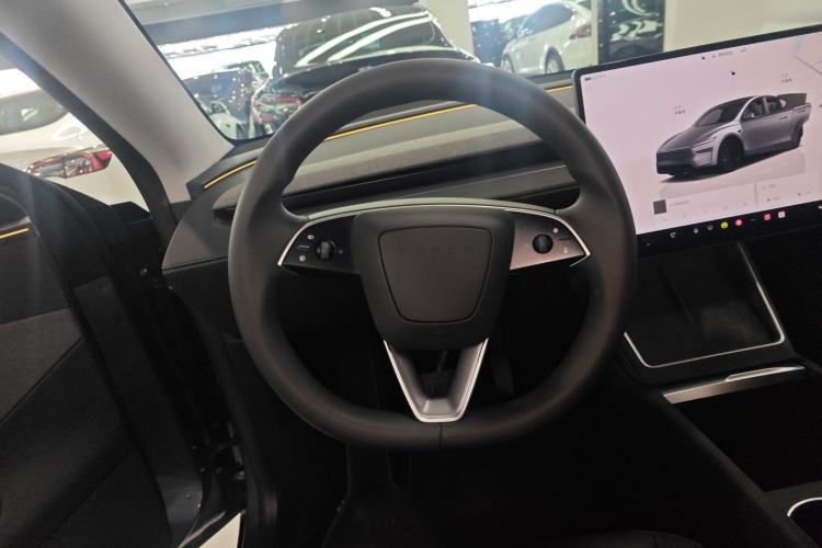 Used Tesla Model Y 2025 Rear-Wheel-Drive Version
