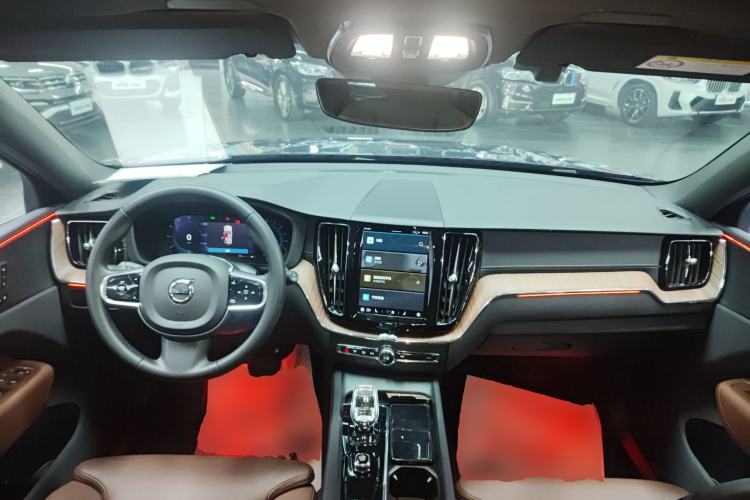 Used Volvo XC60 2023 B5 4x4 Smart Luxury Edition
