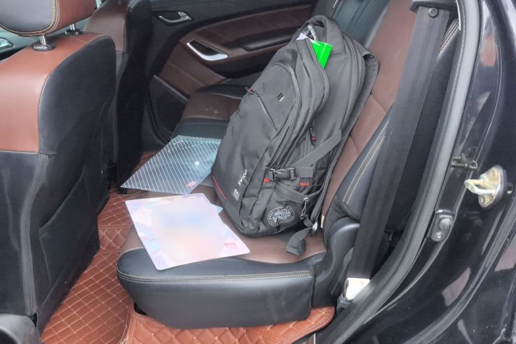 Used JMC Yusheng S350 2016 2.4T Automatic 2WD Diesel Luxury Version with Sunroof 5 Seats
