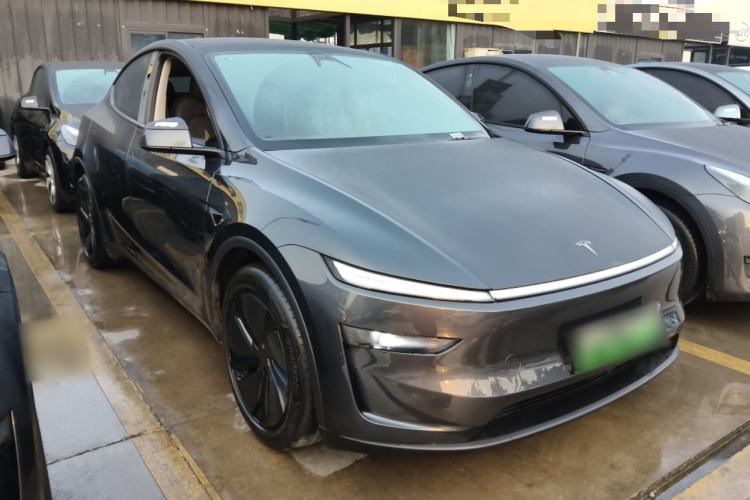 Used Tesla Model Y 2025 Long-Range All-Wheel-Drive Version