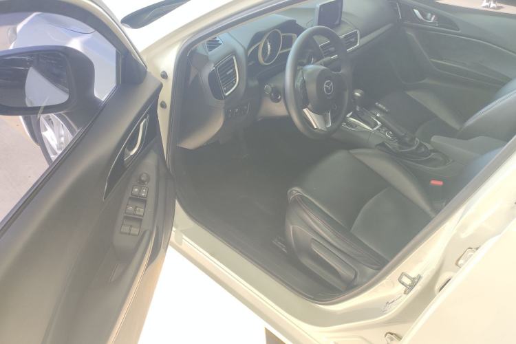 Used Mazda Mazda 3 Axela 2016 Sedan 1.5L Automatic Luxury Model
