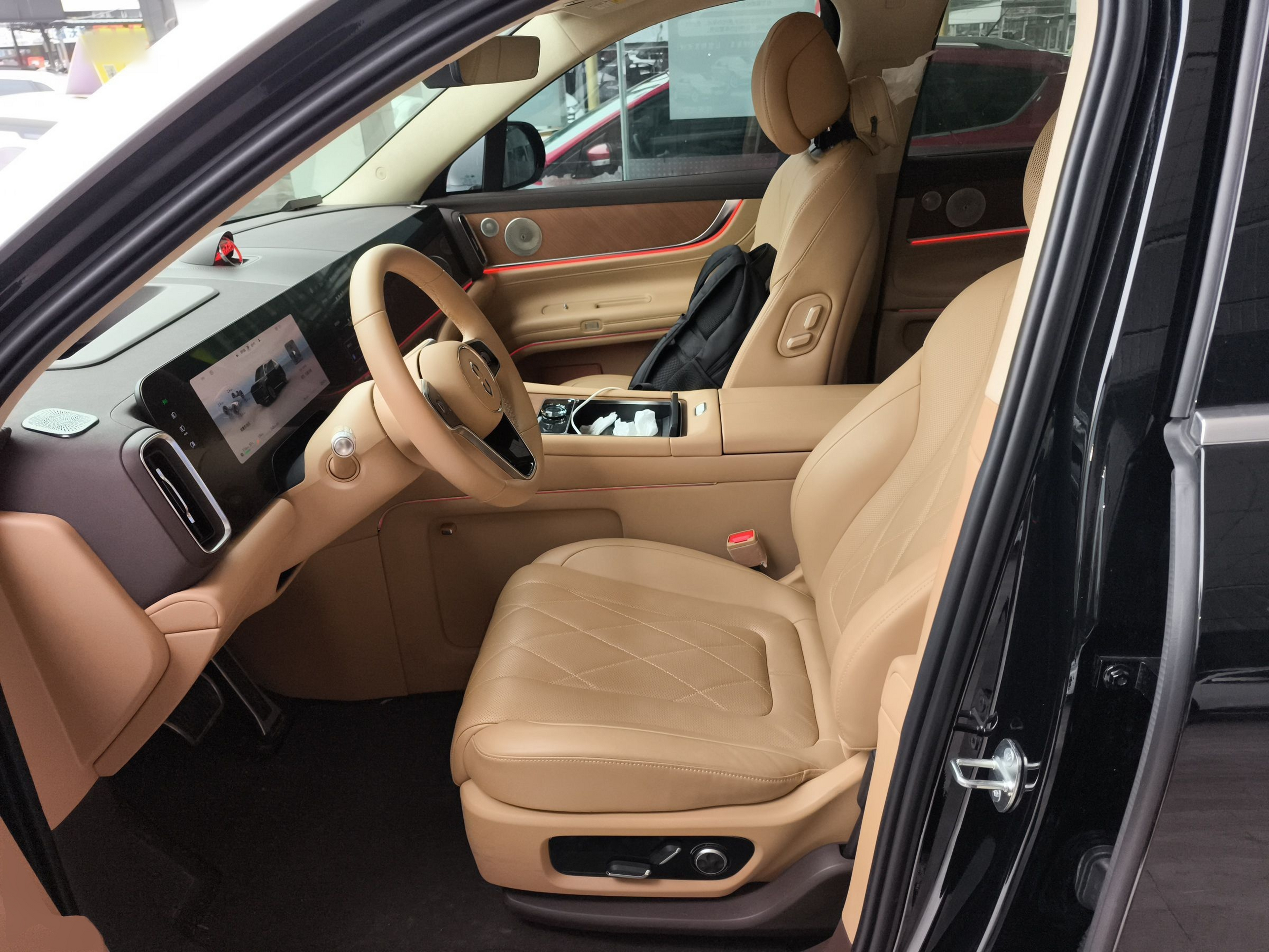 المقاعد الأمامية داخل السيارة