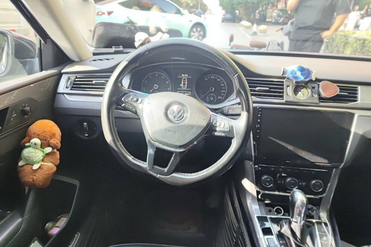 Used Volkswagen Passat 2016 330TSI DSG Luxury Edition
