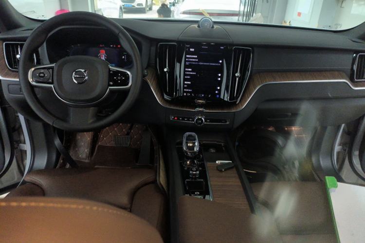 Used Volvo XC60 New Energy 2023 T8 Plug-in Hybrid Long-Range All-Wheel Drive Smart Luxury Edition