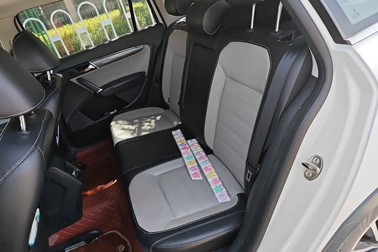 Used Volkswagen Cross Lavida 2014 1.6L Automatic
