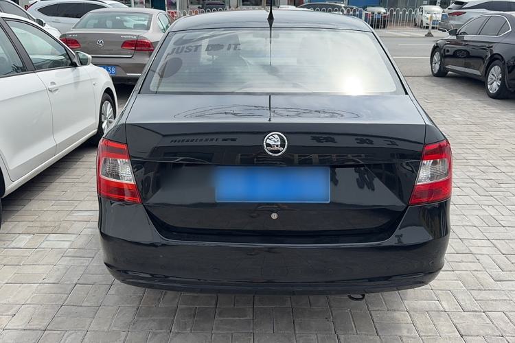 Used Skoda Rapid 2015 1.4L Manual Enjoyment Model
