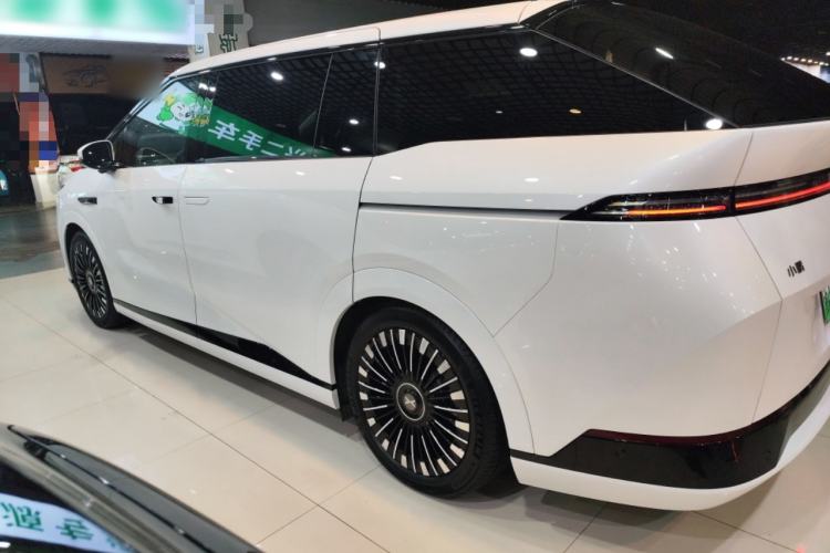 Used XPeng X9 2025 740 Ultra-Long Range Max
