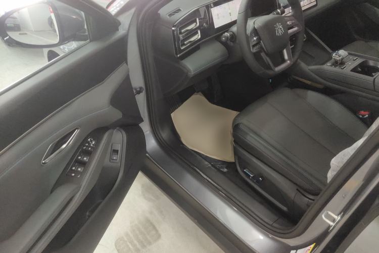 Used BYD Qin L 2025 DM-i Smart Drive 120KM Leading Model
