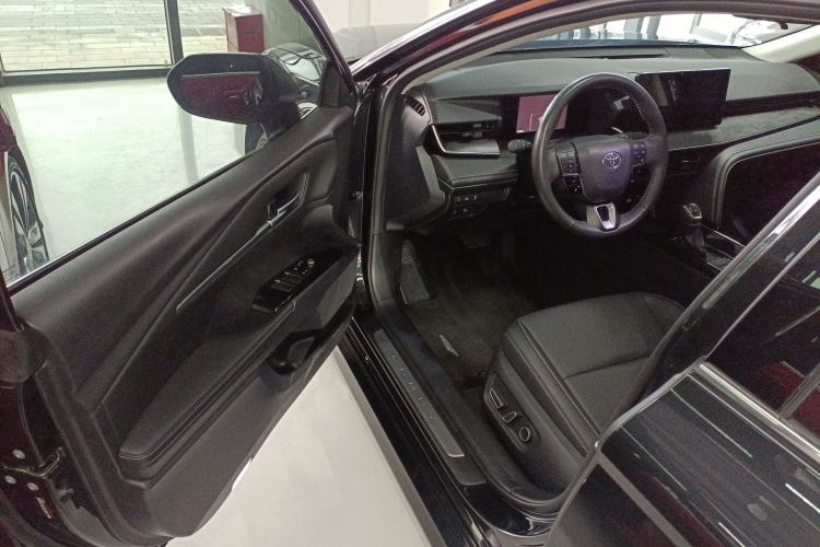 Used Toyota Camry 2024 Dual-Motor 2.0 HGVP Luxury Edition