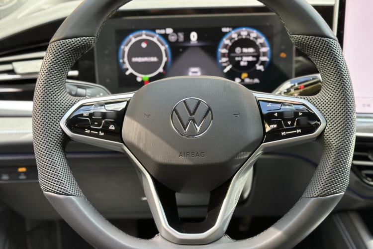 Used Volkswagen Passat 2025 Pro 380TSI Starry Dragon Luxury Edition
