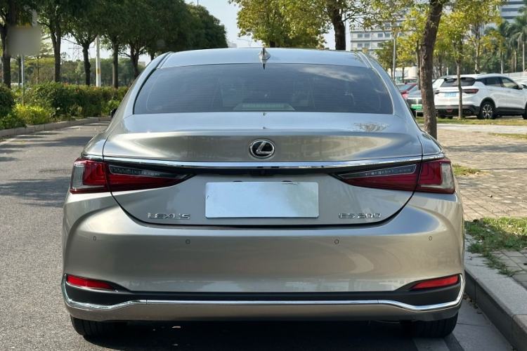 Used Lexus ES 2022 200 Excellence Edition
