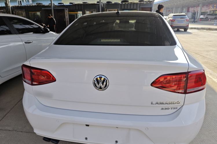 Used Volkswagen Lamando 2017 230TSI DSG Fashion Edition
