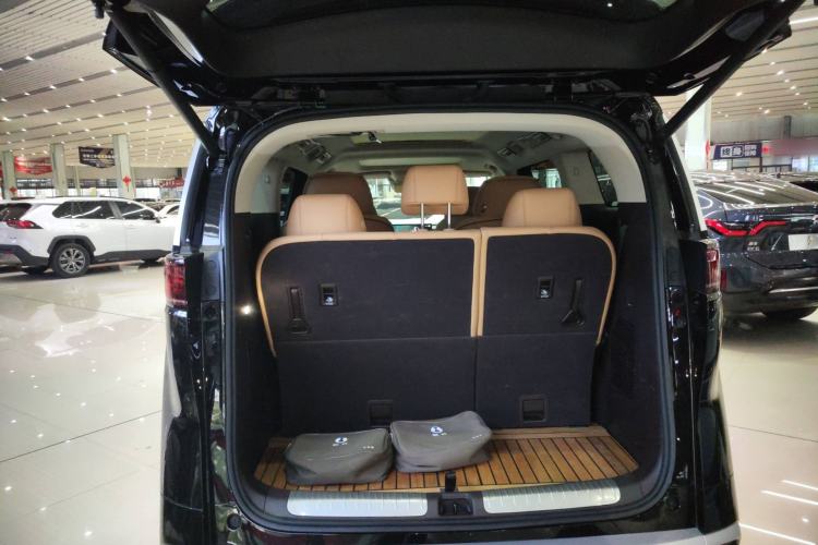 Used Denza D9 2024 DM-i 970 Luxury Model