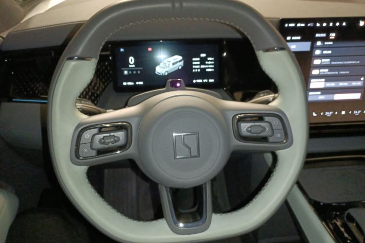 Used Zeekr 009 2024 7-Seater Walk-Through Version Four-Wheel Drive 108 kWh