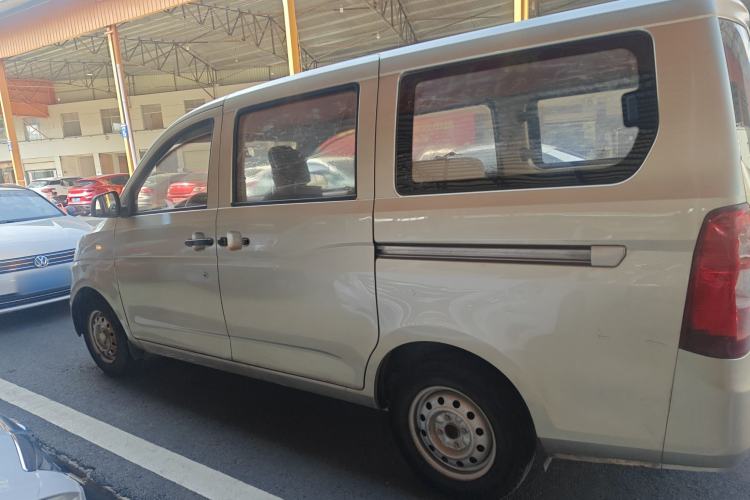 Used Wuling Rongguang V 2016 1.5L Practical Version Non-Power-Assisted
