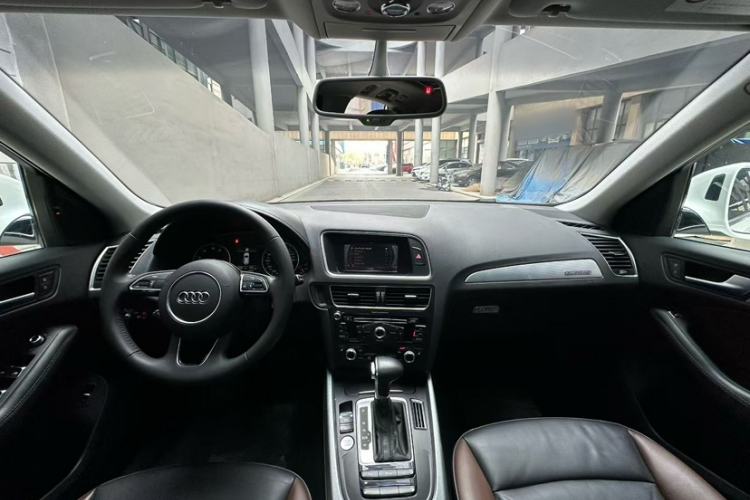 Used Audi Q5 2018 Collector's Edition 40 TFSI Technology Model
