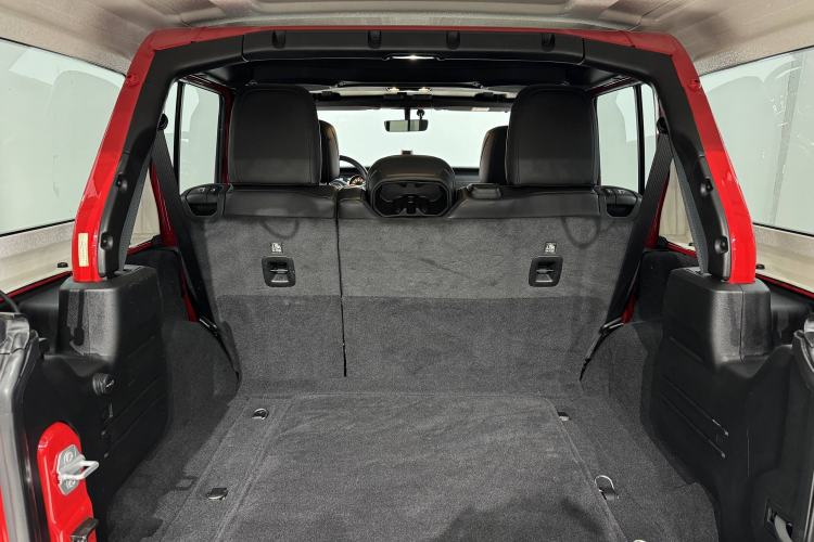 Used  Wrangler 2019 2.0T Sahara Four-Door Version China VI Emission Standard
