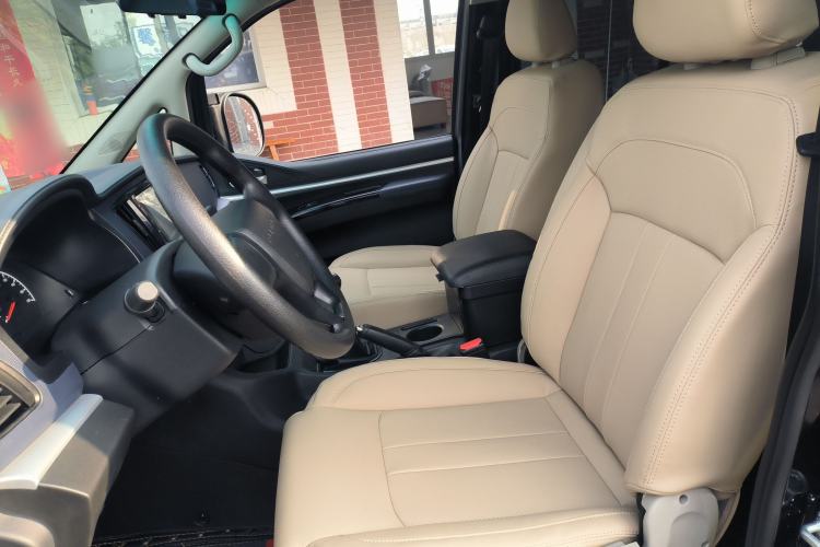 Used FORTHING Lingzhi 2023 M5L 1.6L Base Model 7 Seats
