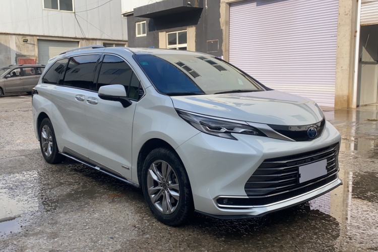 Used Toyota Sienna 2021 2.5L Hybrid Platinum Edition