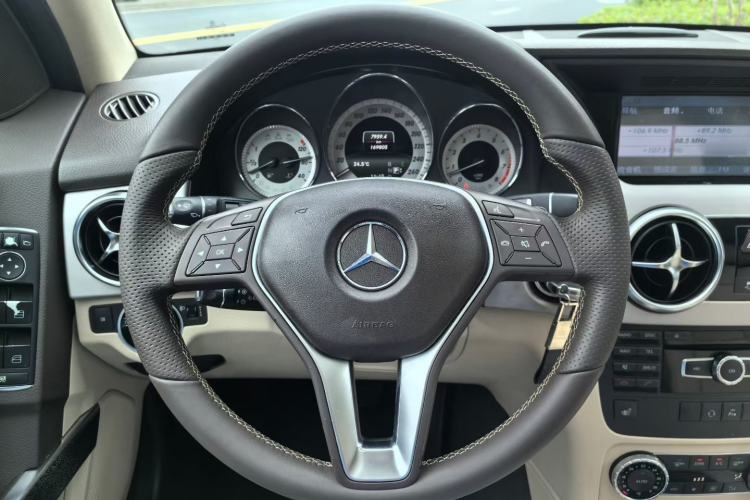 Used Mercedes-Benz GLK-Class 2013 GLK 300 4MATIC Dynamic Sunroof Model