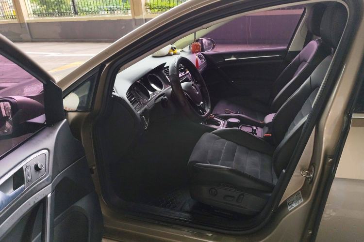 Used Volkswagen Golf 2018 230TSI Automatic Luxury Version
