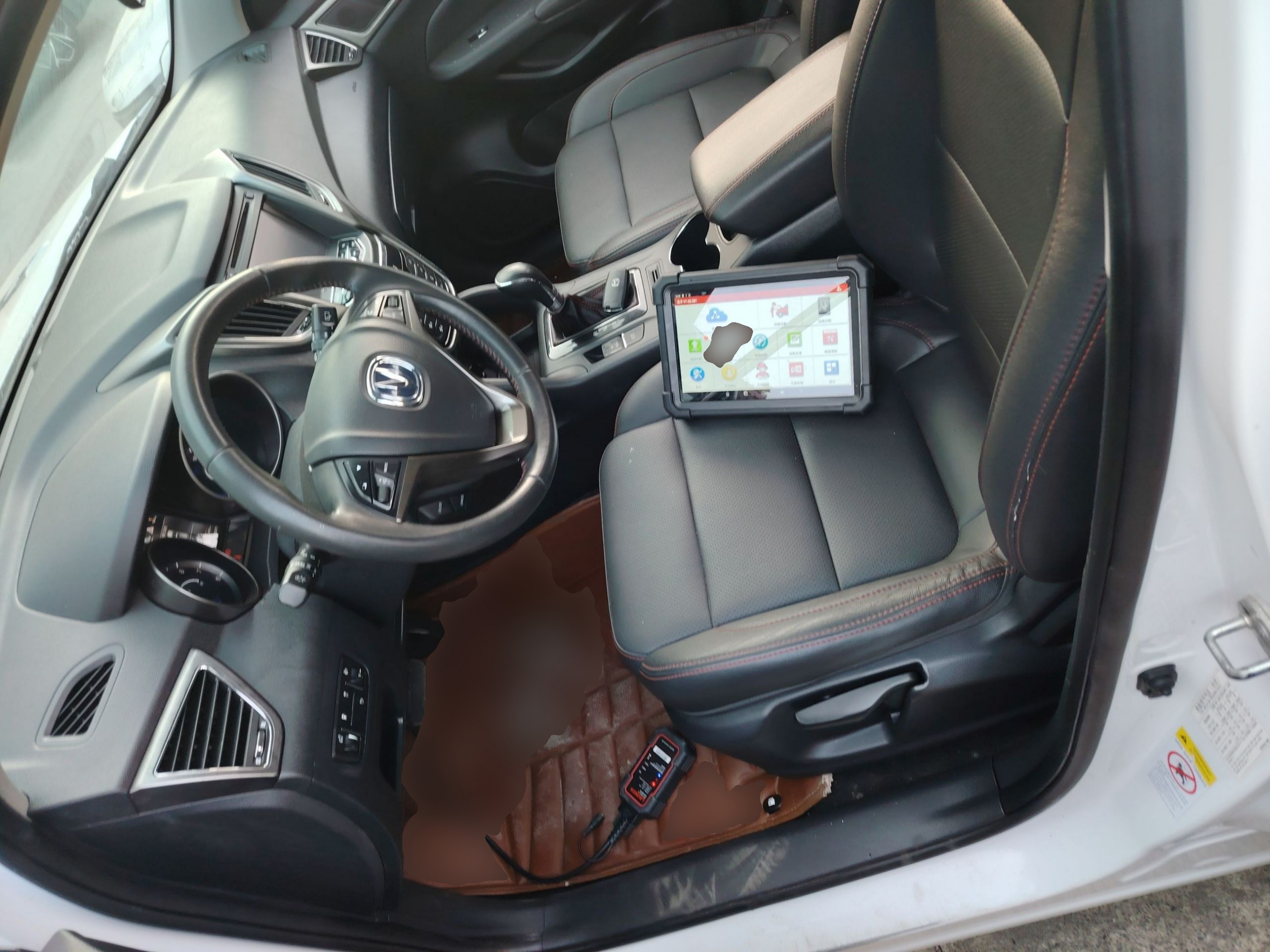 المقاعد الأمامية داخل السيارة