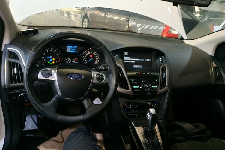 Used Ford Focus 2012 Sedan 1.6L Automatic Fashion Edition
