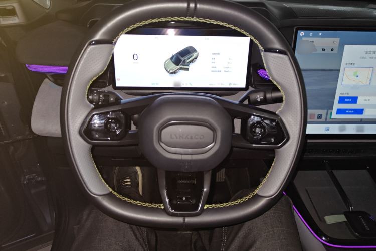 Used Lynk & Co 08 EM-P 2025 220 km All-Wheel-Drive Performance Halo
