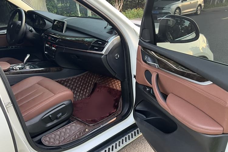 Used BMW X5 2015 xDrive28i
