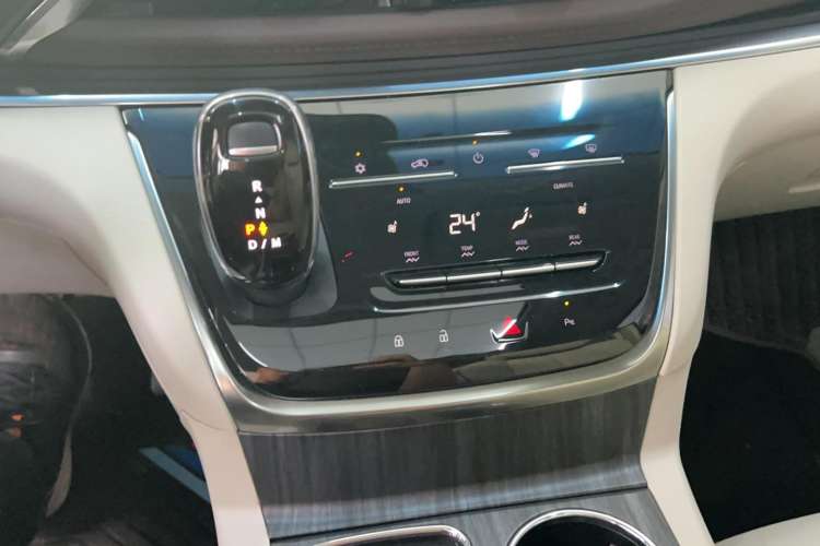 Used Buick GL8 2021 Land Cruiser Executive Class 652T Luxury Model
