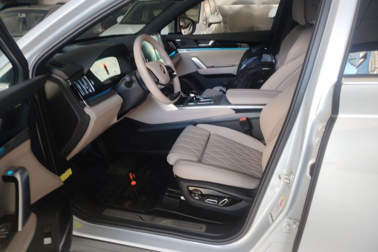 Used BYD Tang New Energy 2024 DM-i Glory Edition 112KM Flagship Model
