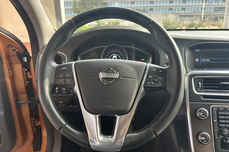 Used Volvo S60 2014 T5 Zhiyi Edition
