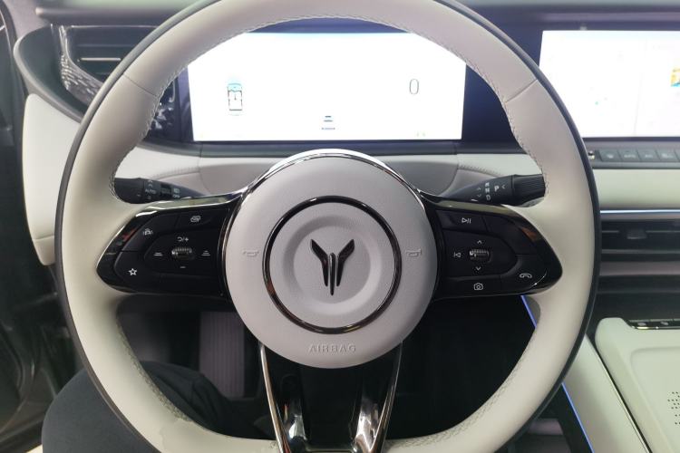 Used VOYAH FREE 2025 318 259 km All-Wheel-Drive Exploration Edition
