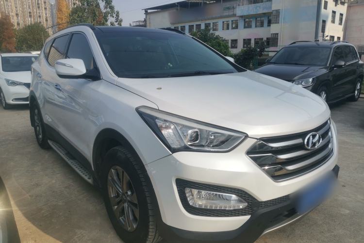 Used Hyundai Santa Fe 2015 2.4L Automatic Two-Wheel Drive Smart Version 5 Seats
