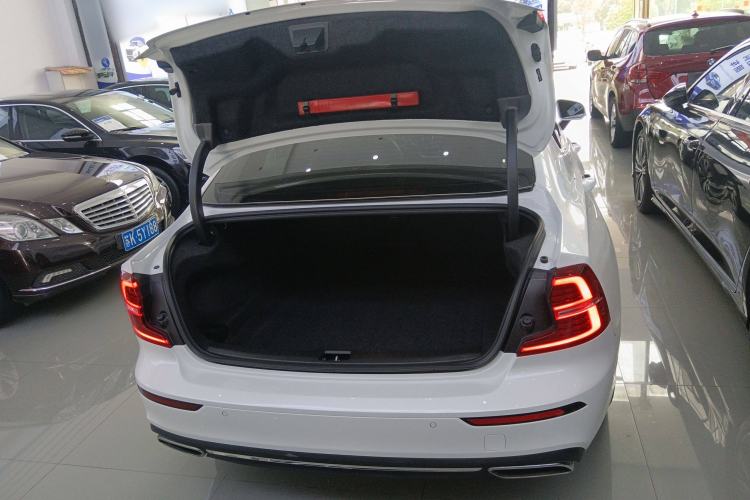 Used Volvo S60 2022 B4 Zhiyuan Luxury Edition
