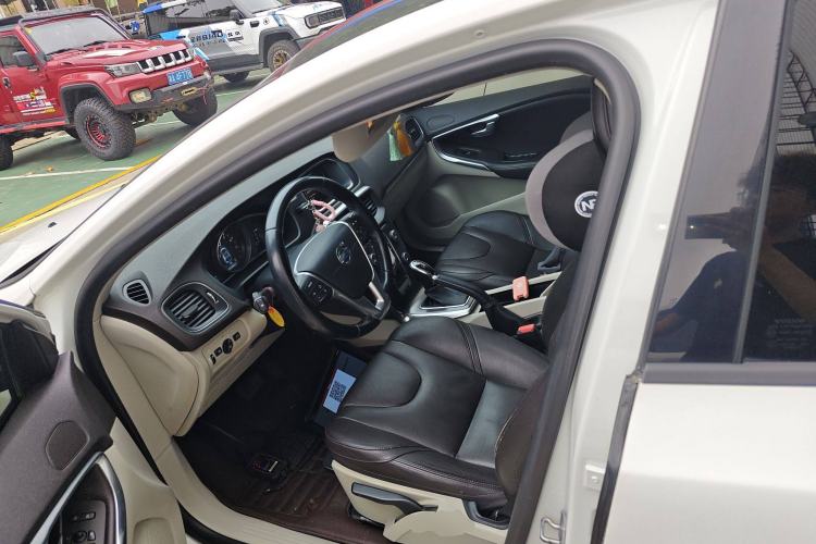 Used Volvo V40 2015 1.6T Zhiyi Edition
