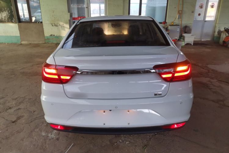 Used Geely Auto Vision 2019 Upgraded Model 1.5L Manual Luxury Version China VI Standard
