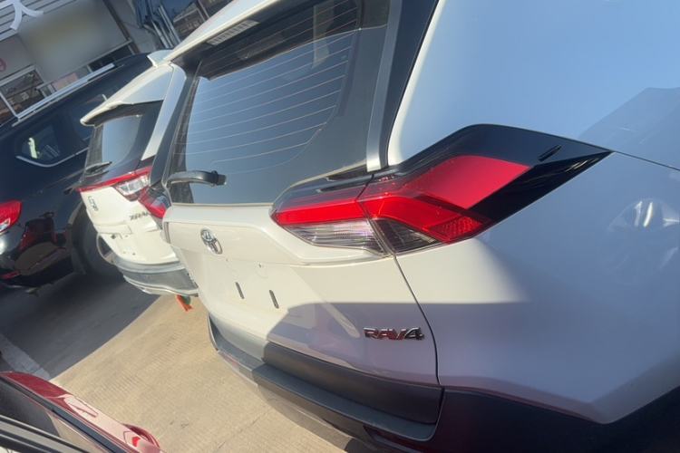 Used Toyota RAV4 2022 2.0L CVT Two-Wheel Drive Fashion Edition