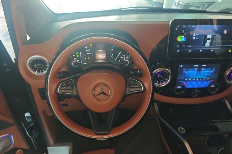 Used Mercedes-Benz Vito 2023 2.0T Elite Version 7 Seats
