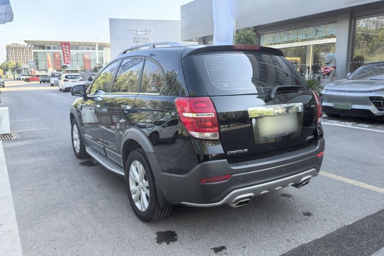 Used Chevrolet Captiva 2015 2.4L 4x4 Flagship Edition 7-Seater
