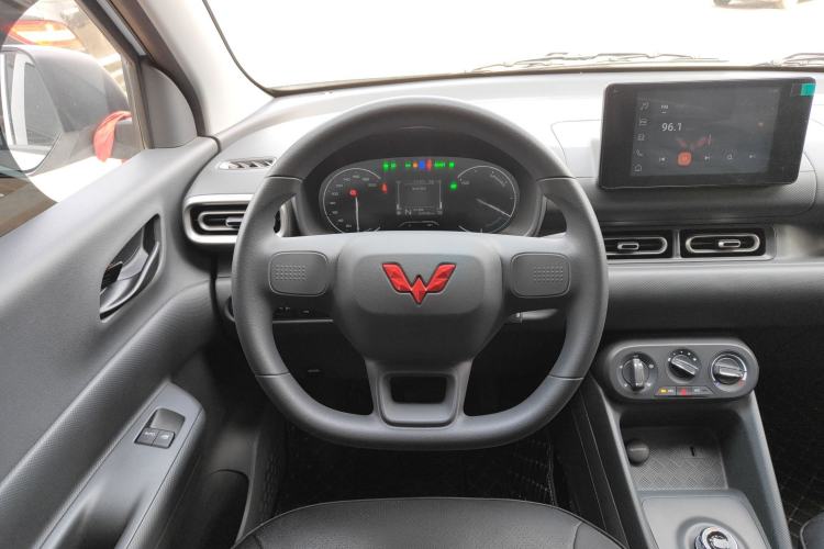 Used Wuling Hongguang New Energy 2025 Extended-Range Hybrid 50 km Standard Version
