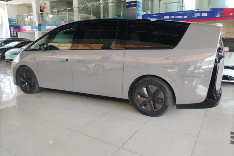 Used Li Auto MEGA 2024 Ultra Model
