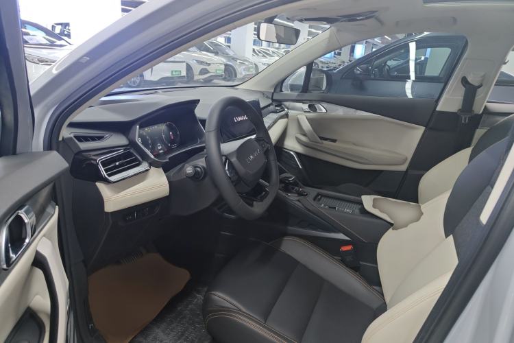 Used Lynk & Co 06 EM-P 2022 PHEV 84 km Range Pro Version
