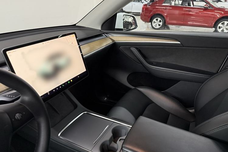 Used Tesla Model Y 2022 Long-Range All-Wheel-Drive Version
