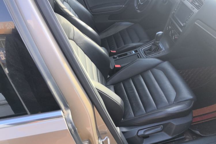 Used Volkswagen Golf 2016 230TSI Automatic Luxury Version
