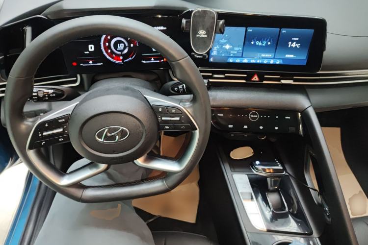 Used Hyundai Elantra 2021 1.5L CVT LUX Prestige Edition
